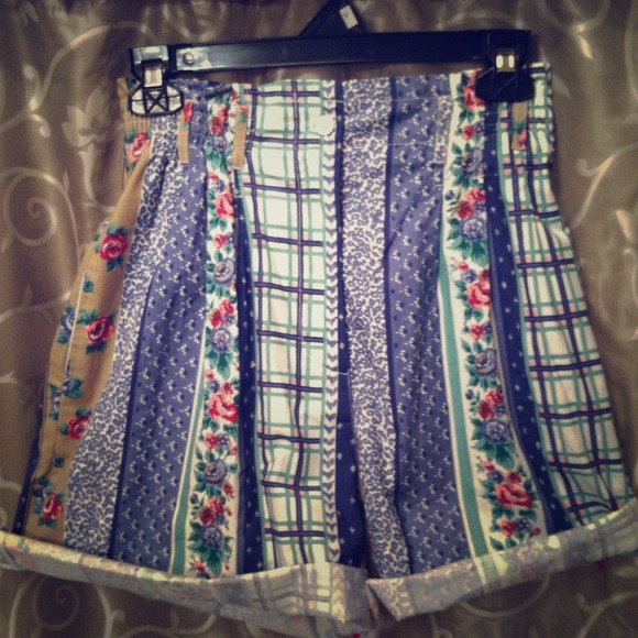 Pants - 💢💢🔨vintage high waisted floral and plaid shorts
