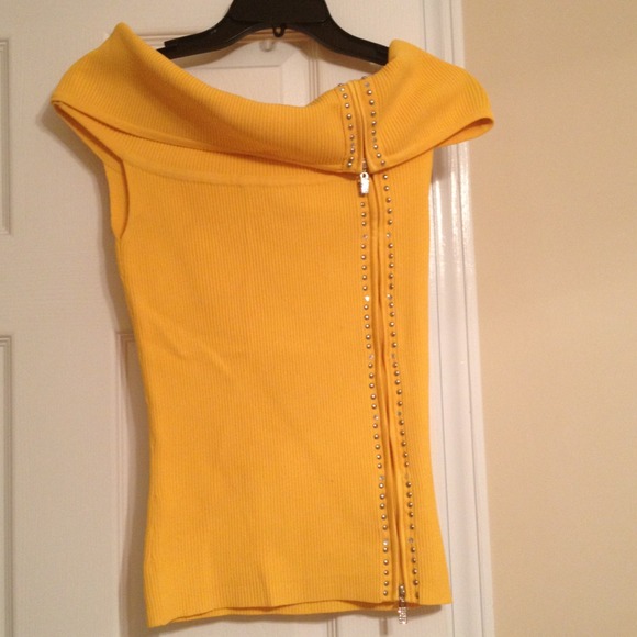 **REDUCED**Embellished Ribbed Top - Picture 2 of 3