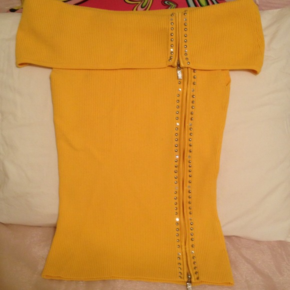 **REDUCED**Embellished Ribbed Top - Picture 3 of 3