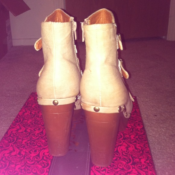 $18 w/ BUNDLE! Stylish Beige Boots! - Picture 2 of 3