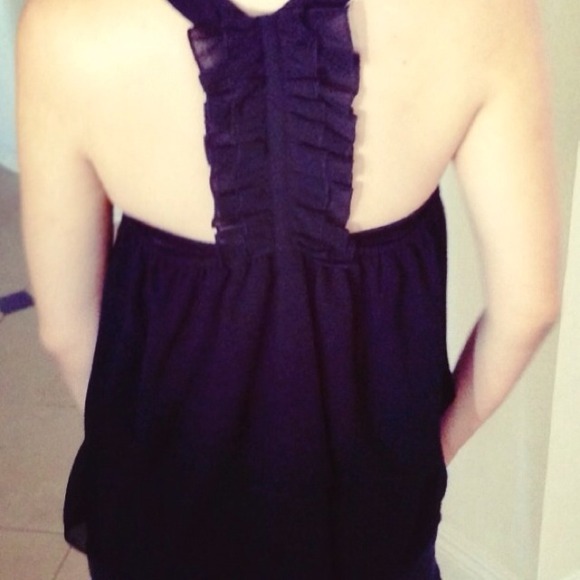 **SOLD in BUNDLE** Sleeveless Ruched Back Blouse - Picture 2 of 3