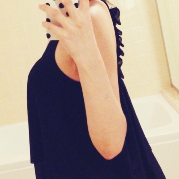 **SOLD in BUNDLE** Sleeveless Ruched Back Blouse - Picture 3 of 3