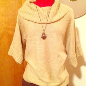 🌀Bundled!🌀Darling NWOT sparkly gold sweater