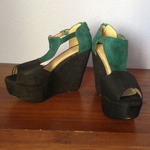 ✂️ Green and black wedges