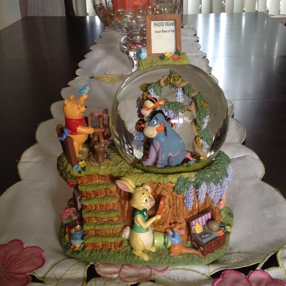 Musical snow globe