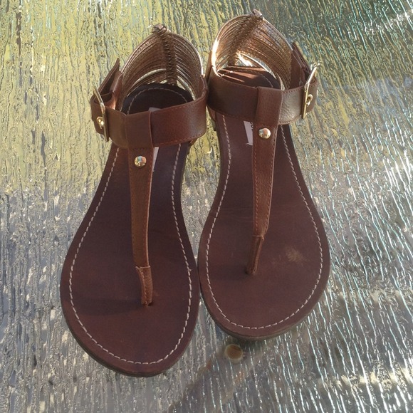 Steve Madden Shoes - ❌HOLD❌Steve Madden Brown Leather and Gold Sandals!