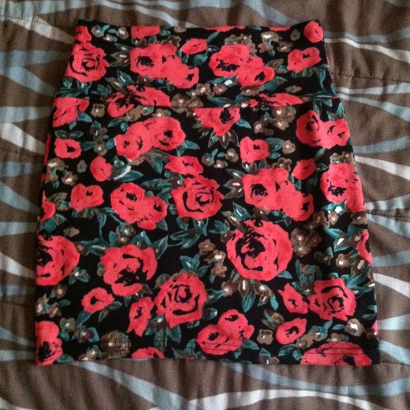Floral skirt! LOWER PRICE