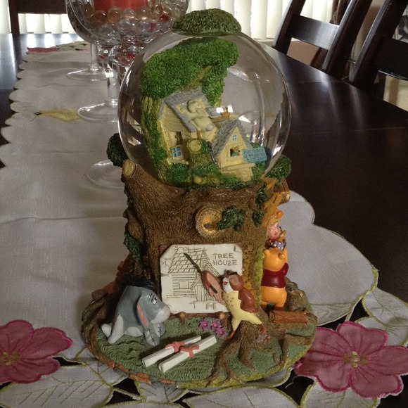 Musical snow globe