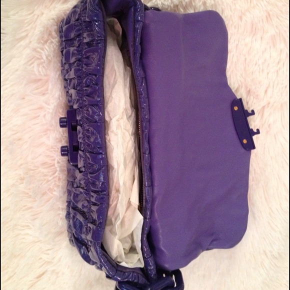 Prada vernice gaufre flap ruched iris purple bag. - Picture 2 of 4