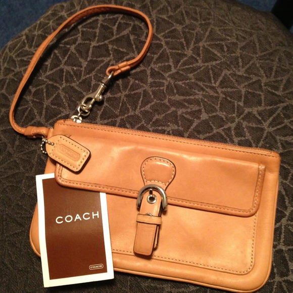 Coach Handbags - Cute Coach Wristlet
