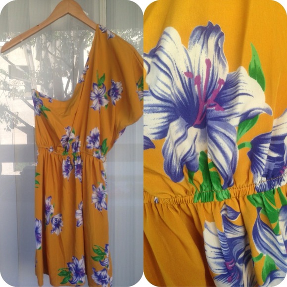 Dresses & Skirts - NEW Floral One Shoulder Dress