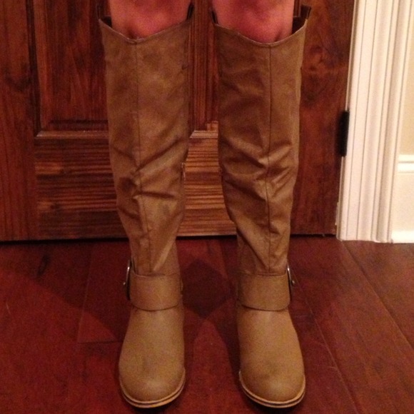 ❌SOLD❌Adorable Riding Boots - Picture 2 of 4