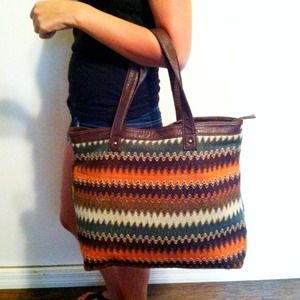 ❌SOLD❌ Large zig zag tote