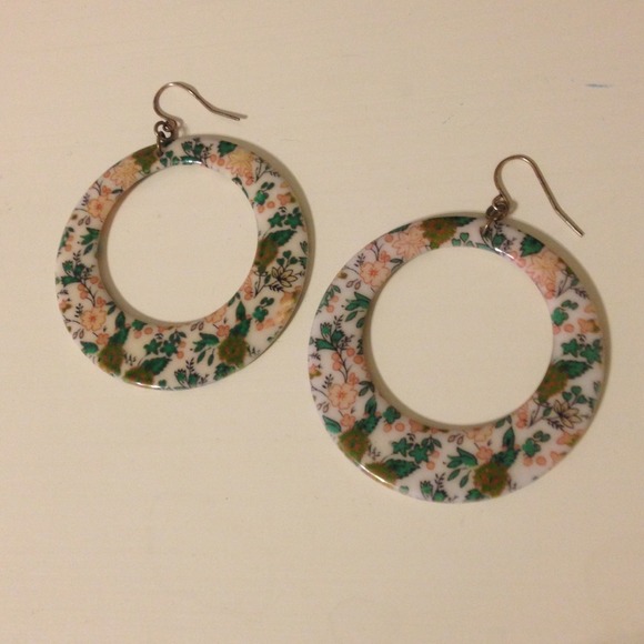 Floral earrings - Picture 1 of 2