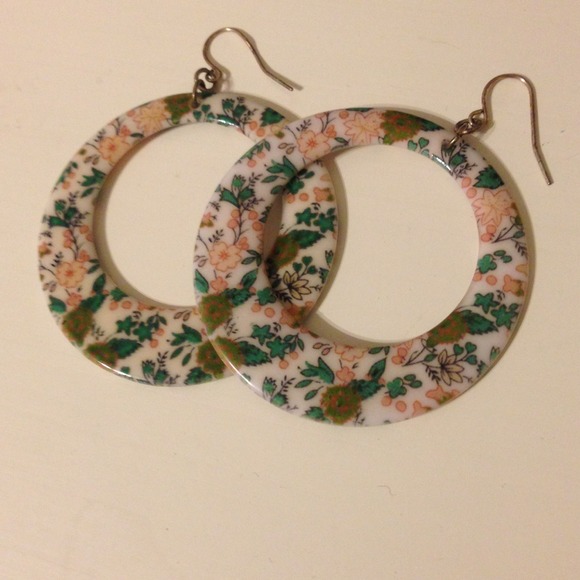 Floral earrings - Picture 2 of 2