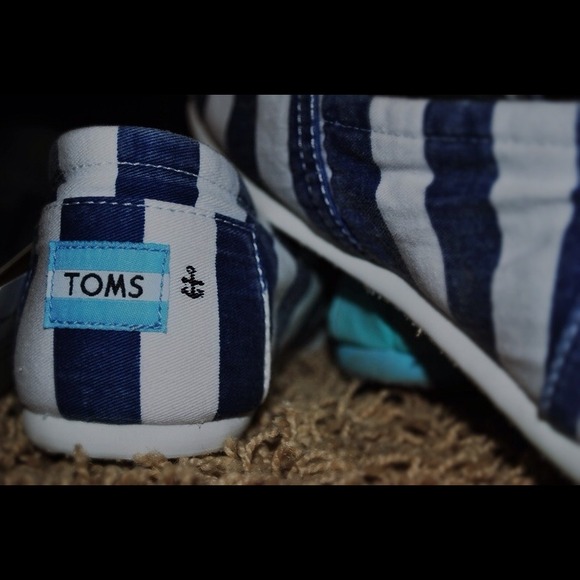TOMS size 8 Nautical
