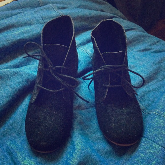 Shoes - Black booties