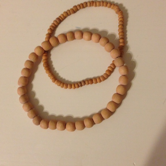 BUNDLE! Wooden beads and floral earrings - Picture 2 of 3