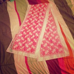 Pink and white bow print scarf