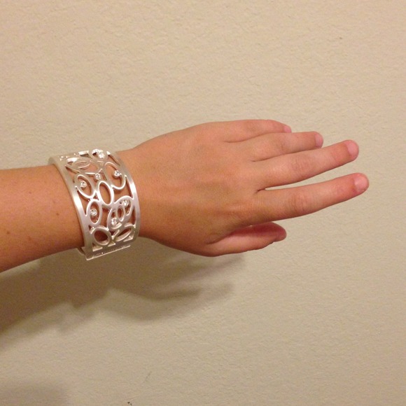 Silver and rhinestoned cuff bracelet - Picture 3 of 3