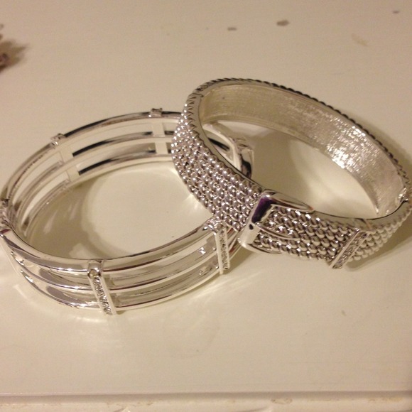 ✂PRICE CUT! BUNDLE! Hinged silver bangle bracelets - Picture 1 of 3