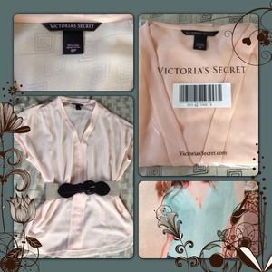 🎀SOLD!!🎀Victoria's Secret sheer v-neck top💗💗