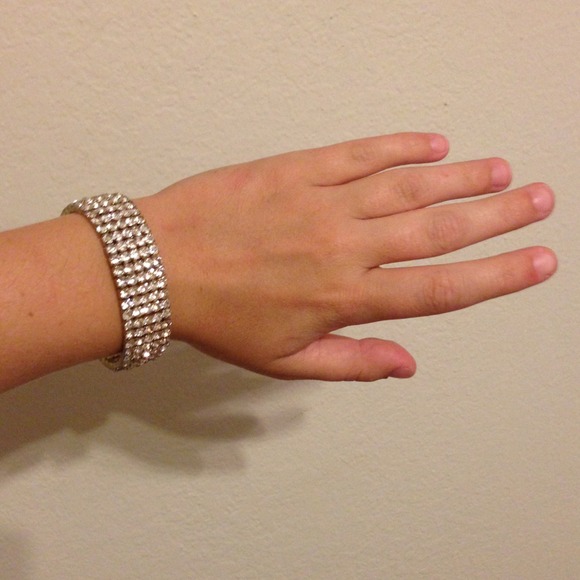 ✂Price reduced! Rhinestoned bangle - Picture 2 of 3