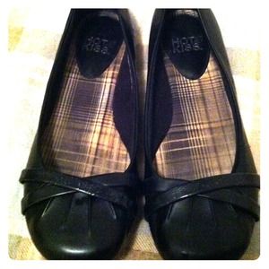 REDUCED!!✅✅Hot kiss flats size 8