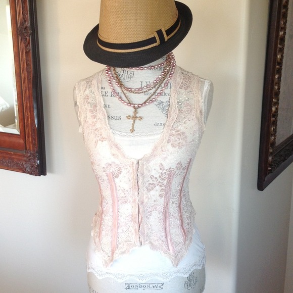 Ann Fernning Tops - 🔶ROMANTIC 🔶LACE VEST🔶