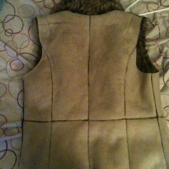 Faux Fur Reversible Vest - Picture 4 of 4