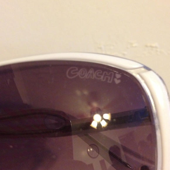 ❌❌SOLD❌❌White COACH sunglasses - Picture 2 of 4