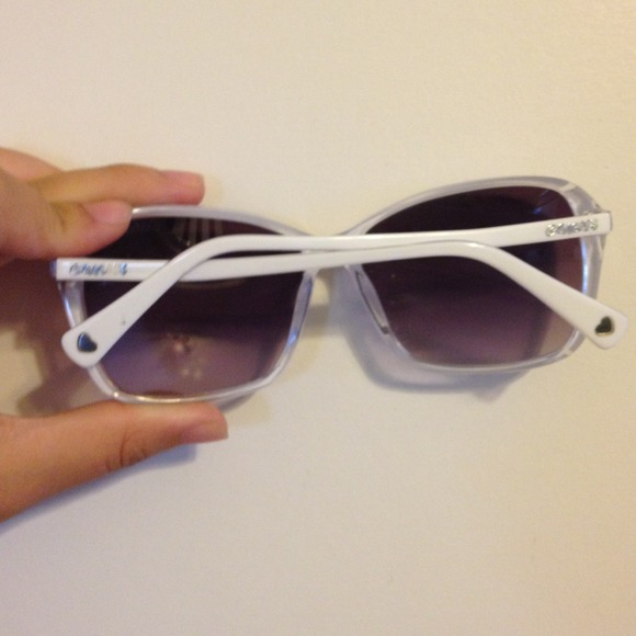 ❌❌SOLD❌❌White COACH sunglasses - Picture 3 of 4
