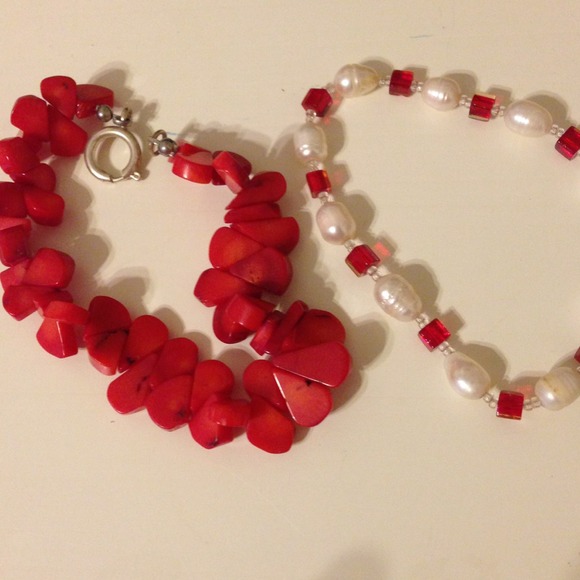 ✂Price cut! Freshwater pearls & coral bracelets - Picture 1 of 4