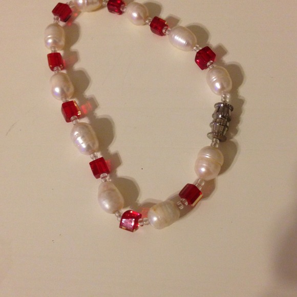 ✂Price cut! Freshwater pearls & coral bracelets - Picture 2 of 4