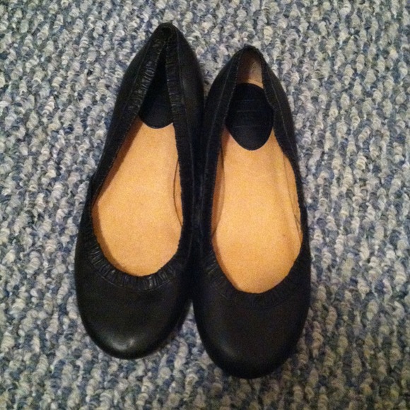 Black Frye flats!