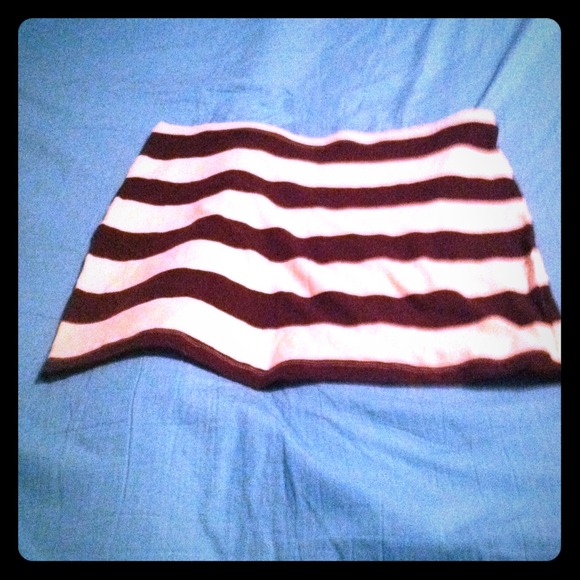 Striped tight skirt