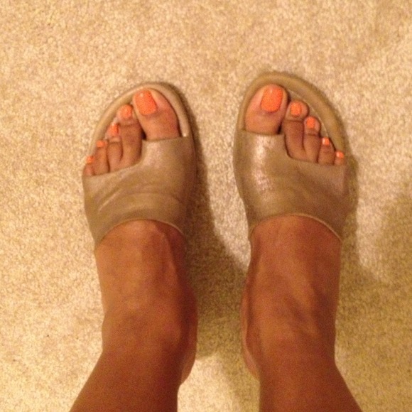 Donald J Pliner Wedges!