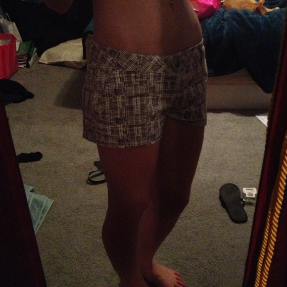 Volcom patterned shorts - Picture 2 of 3