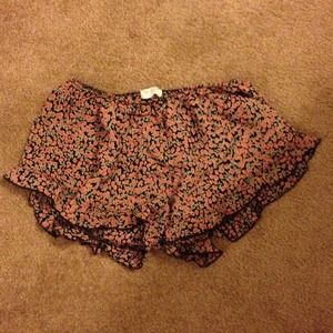 🚫TRADED🚫Brandy Melville floral vodi shorts