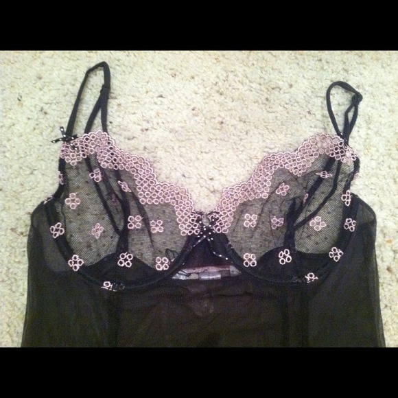 Victoria's Secret ultra feminine nighty - Picture 2 of 3