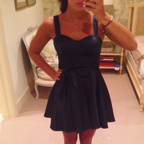 π3x HOST PICKπ flirty, navy dress! - Picture 2 of 4