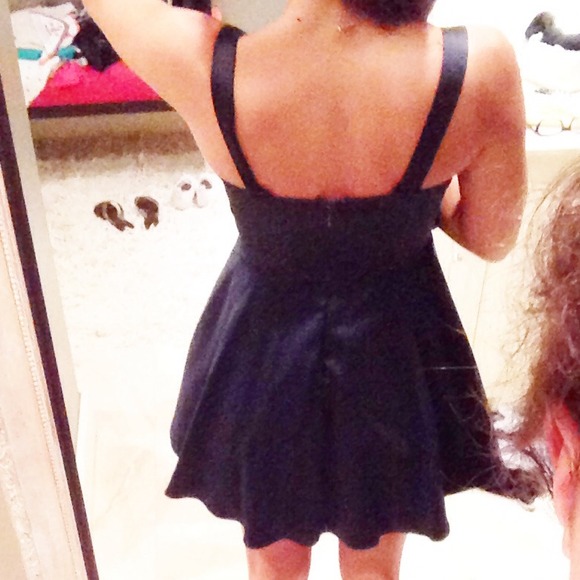 π3x HOST PICKπ flirty, navy dress! - Picture 3 of 4