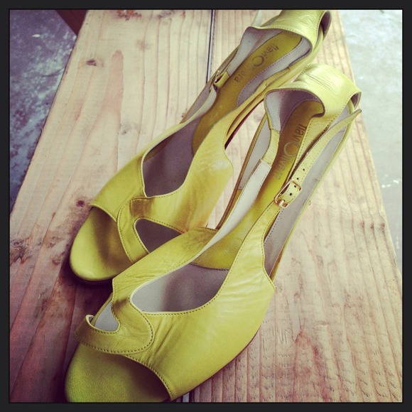 ⚡Flash sale⚡$60 Yellow heels from flaviOlivera - Picture 1 of 4