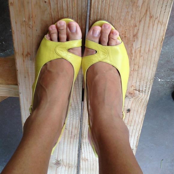 ⚡Flash sale⚡$60 Yellow heels from flaviOlivera - Picture 2 of 4