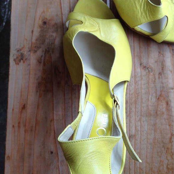 ⚡Flash sale⚡$60 Yellow heels from flaviOlivera - Picture 4 of 4