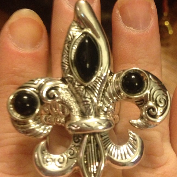 🎷2 Fleur De Lis fashion rings🎺