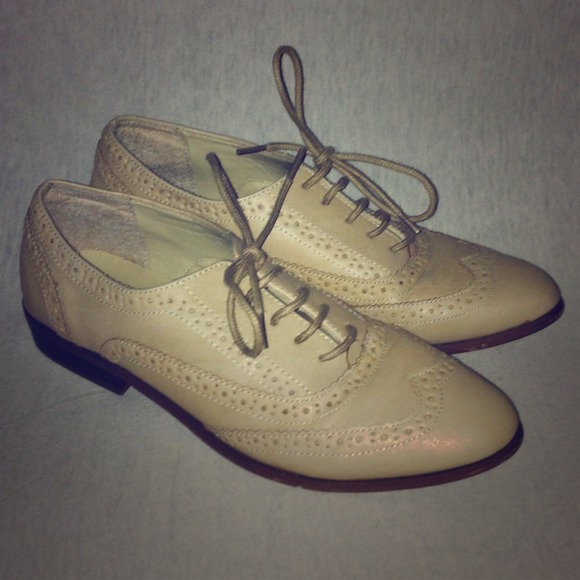 TRADE for @madelev Beige oxfords