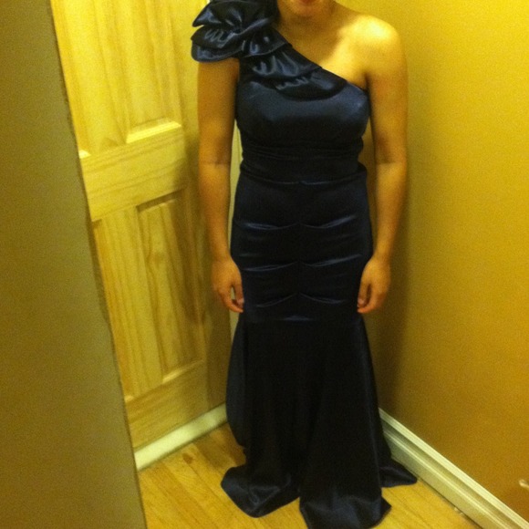 Navy blue gown - Picture 1 of 4