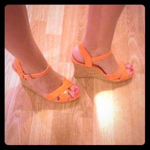🇺🇸SALE🇺🇸Charles David Tangerine wedges