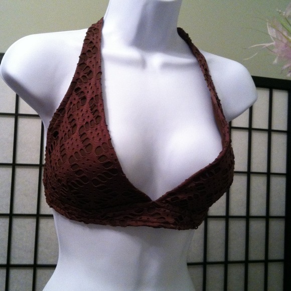 SOLD IN BUNDLE 🚫 Brown bikini top